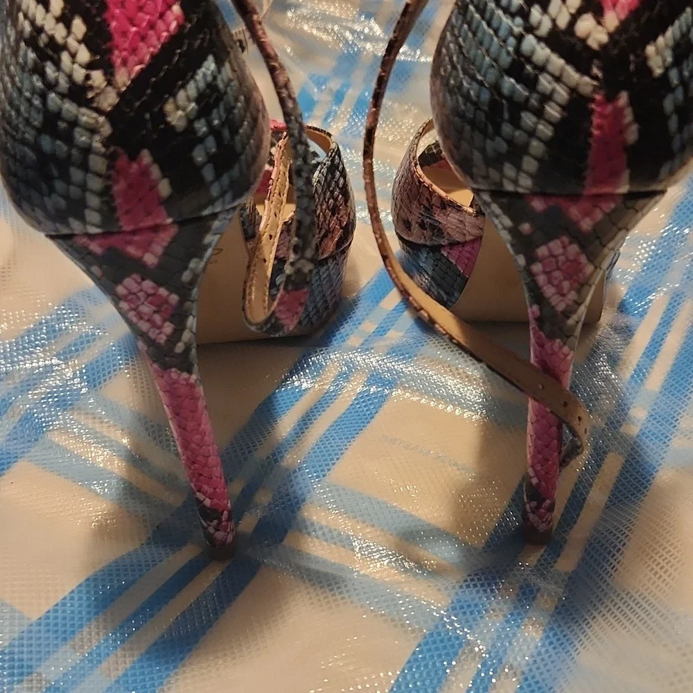 heels - Picture 4 of 4